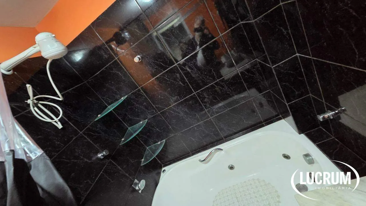Apartamento de 1 quarto com banheiro e banheira — photo 6