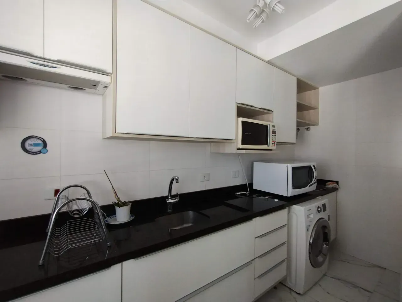 Furnished 1-bedroom apartment with parking in a condo — photo 5
