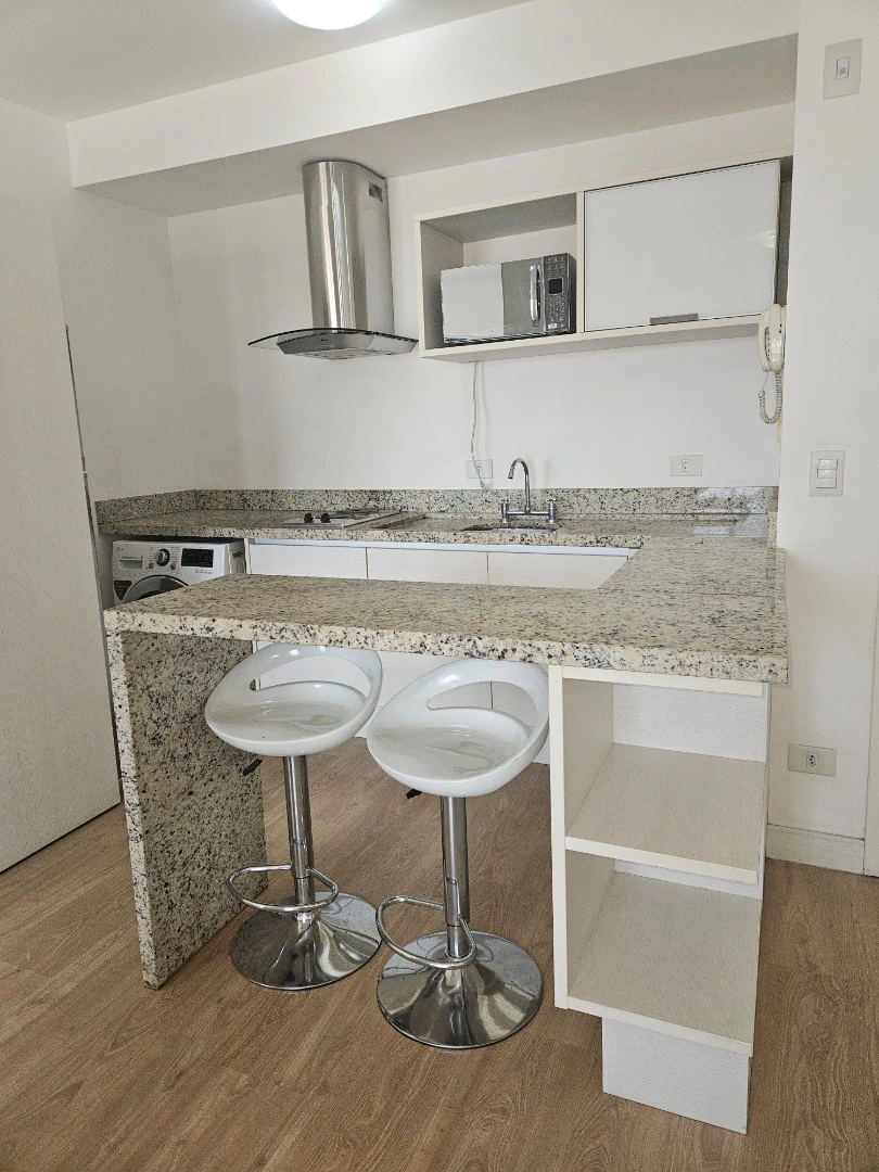 Estúdio 40 m² com ar-condicionado e andar alto