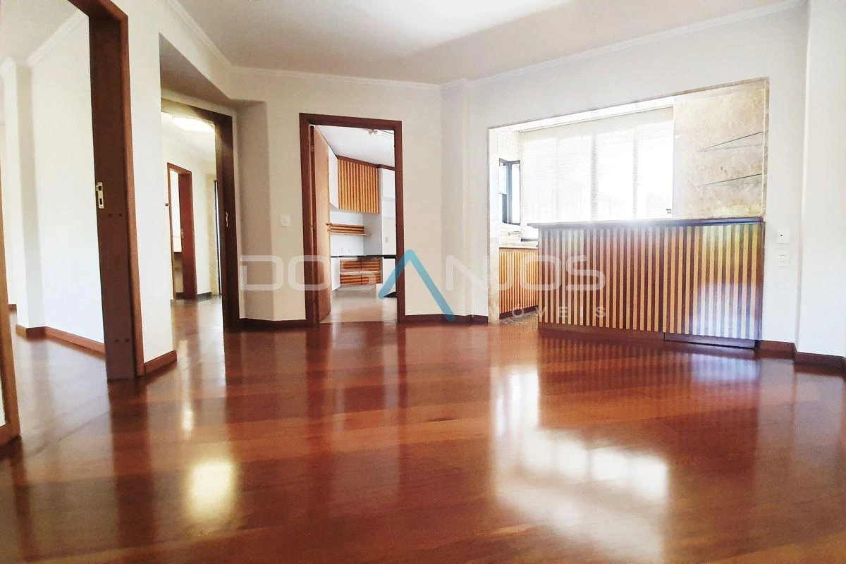 Furnished apartment with 4 bedrooms and 270 m² — photo 2