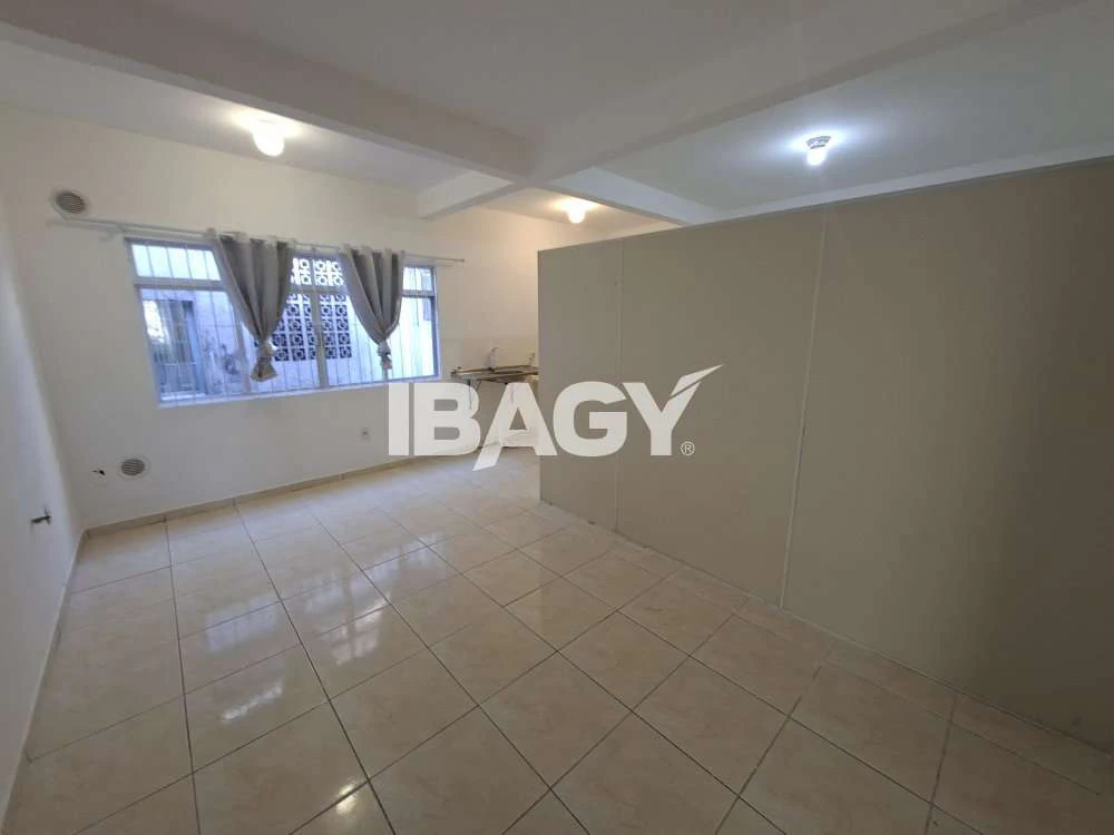 Unfurnished studio of 32 m² with 1 bedroom and 1 bathroom — photo 2