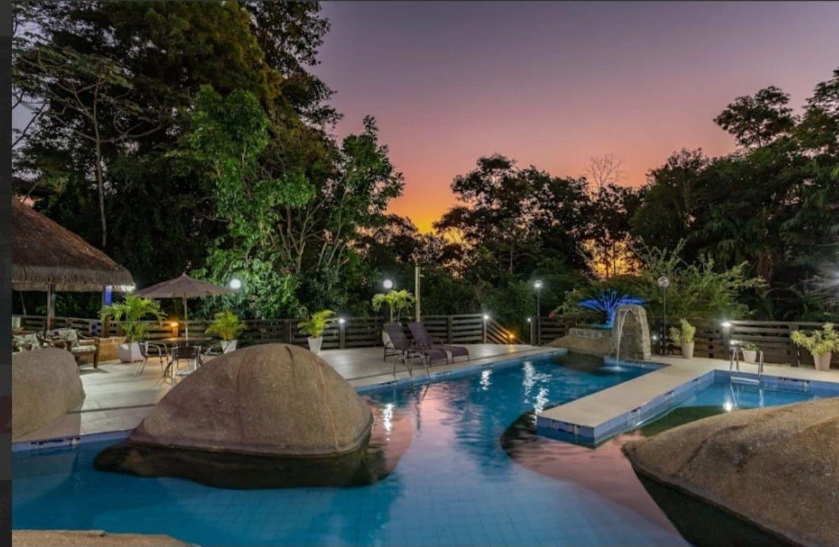 House with 8 bedrooms and 5 en-suites, 1500 m² — photo 19