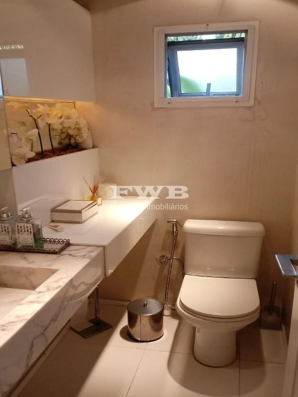 11-bedroom house with a walk-in closet in Rio de Janeiro — photo 17