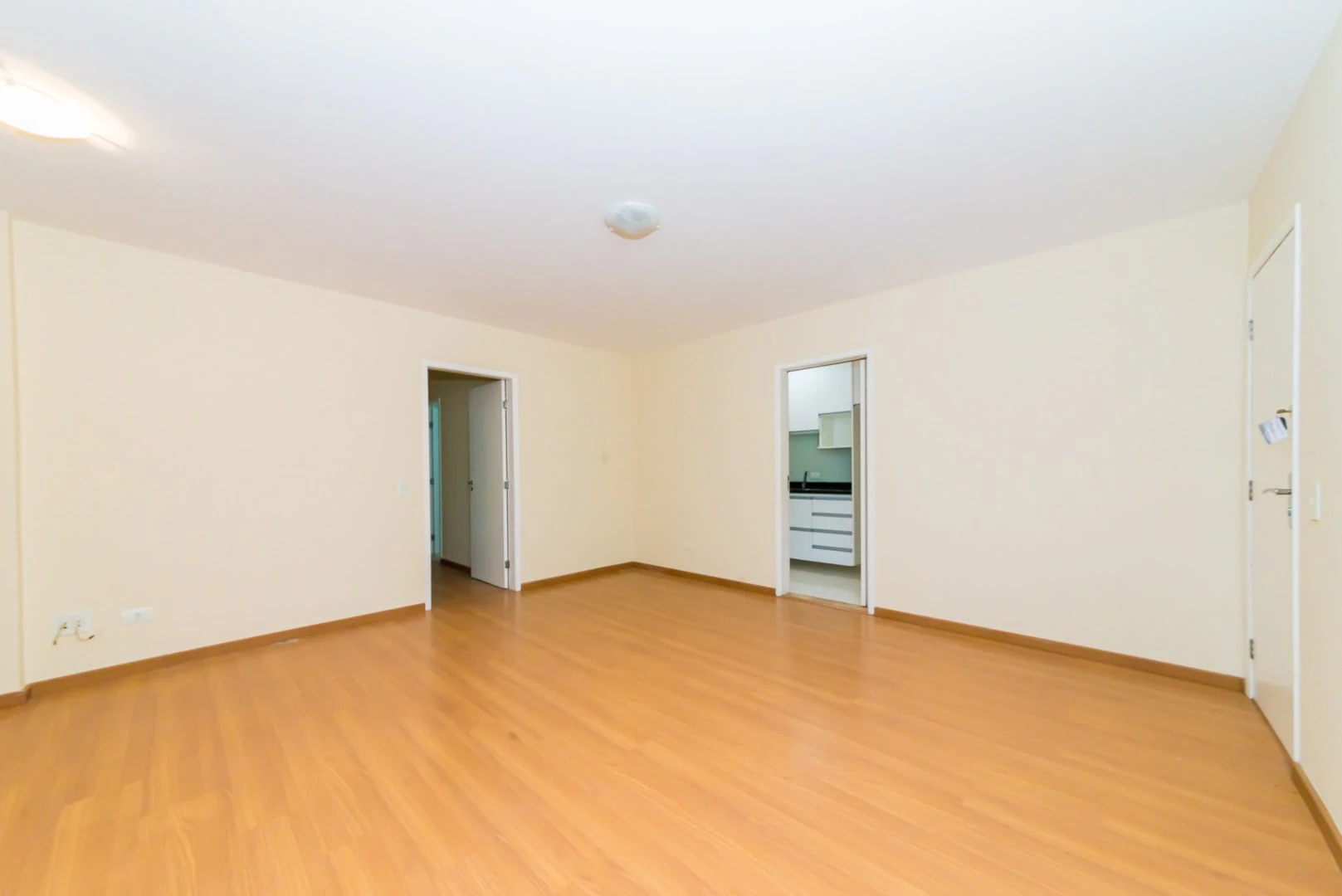Apartamento com piso de madeira ou laminado, Cabral — photo 9