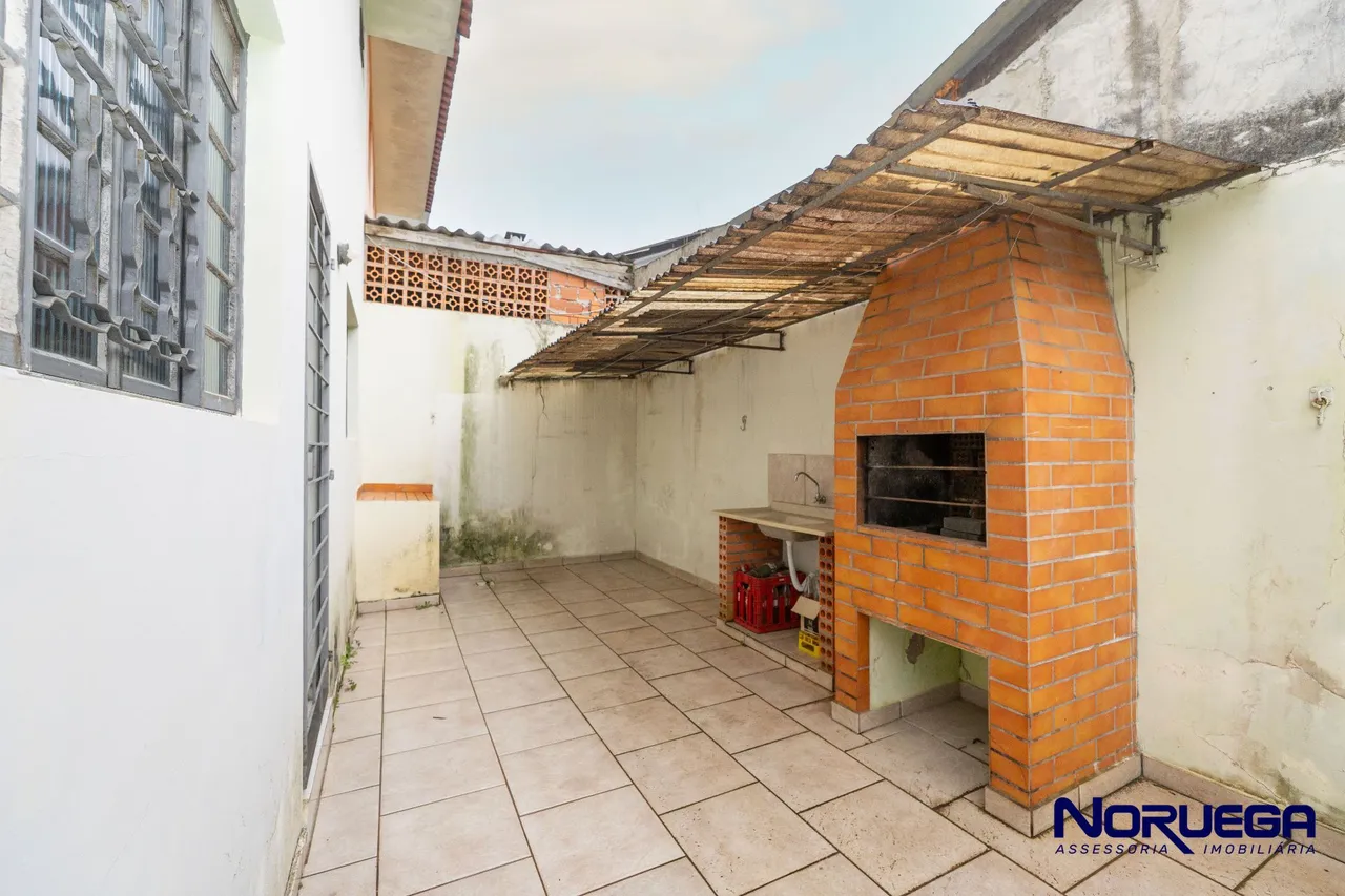 House with a closed kitchen and 3 bedrooms — photo 4