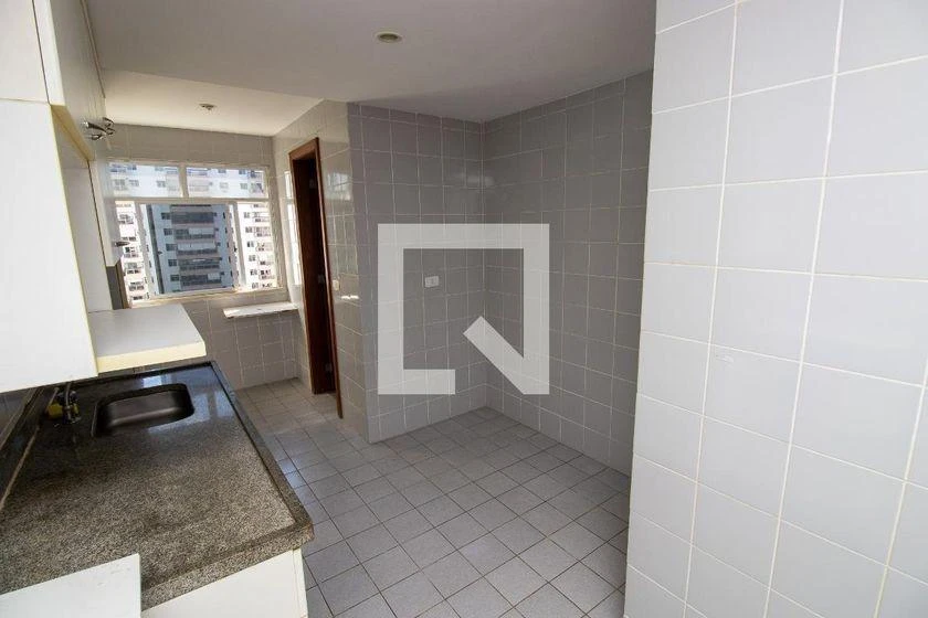 2-bedroom apartment in a building with a gym — photo 7