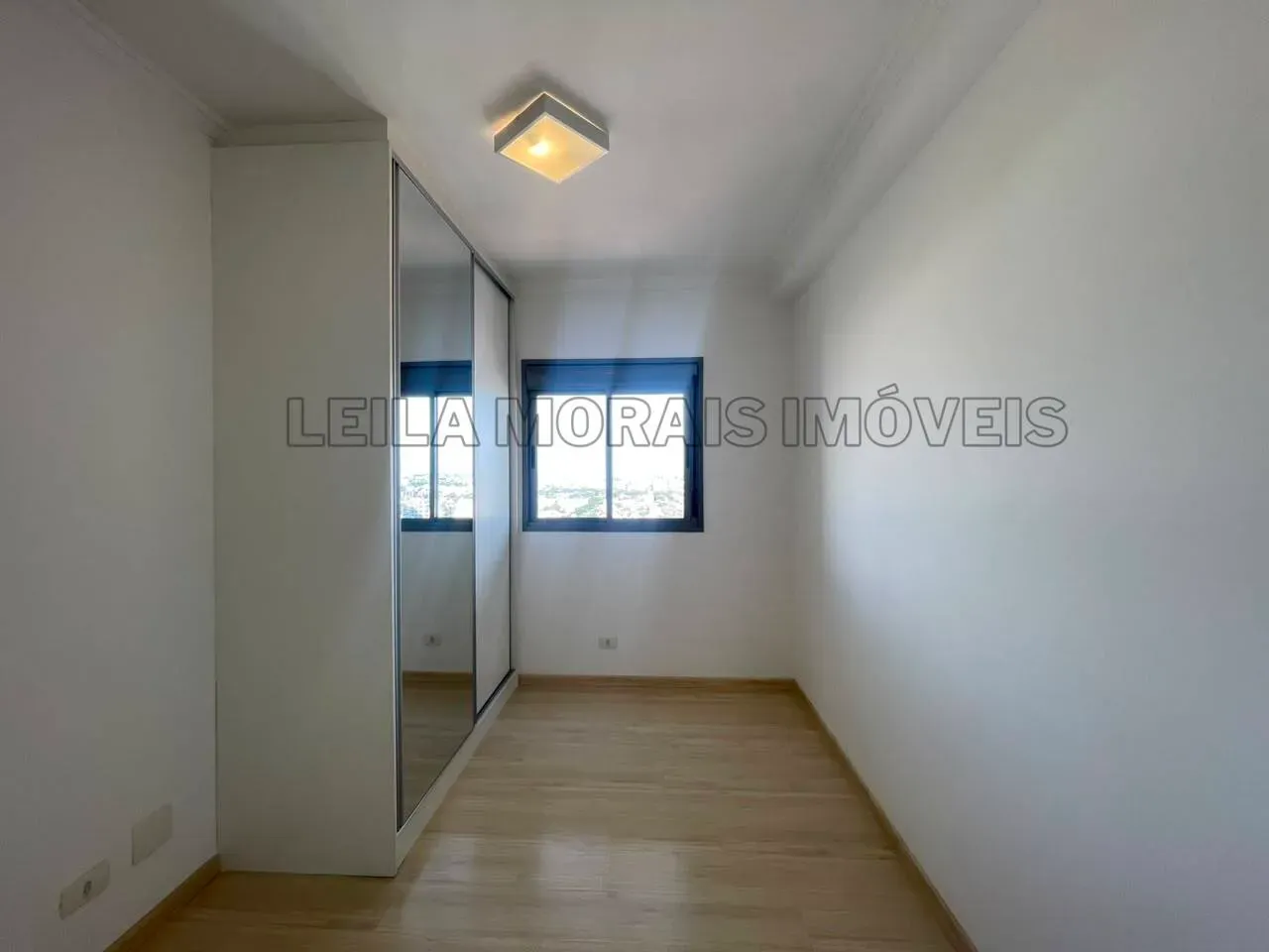 Apartment with 3 bedrooms, 5 bathrooms and open-plan kitchen — photo 21