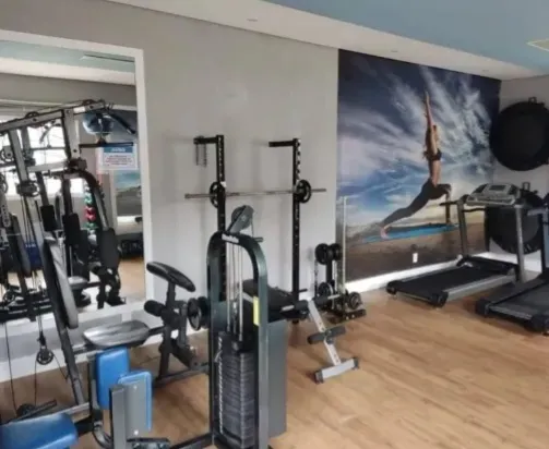 2-bedroom apartment in a building with a gym — photo 16