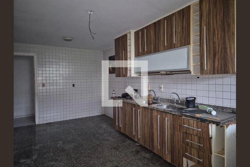 3-bedroom apartment, 1 with its own bathroom, 152 m² — photo 32