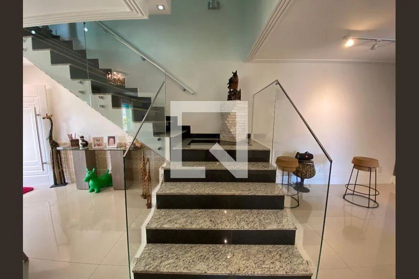 Unfurnished 4-bedroom house with 1000 m² and parking — photo 26