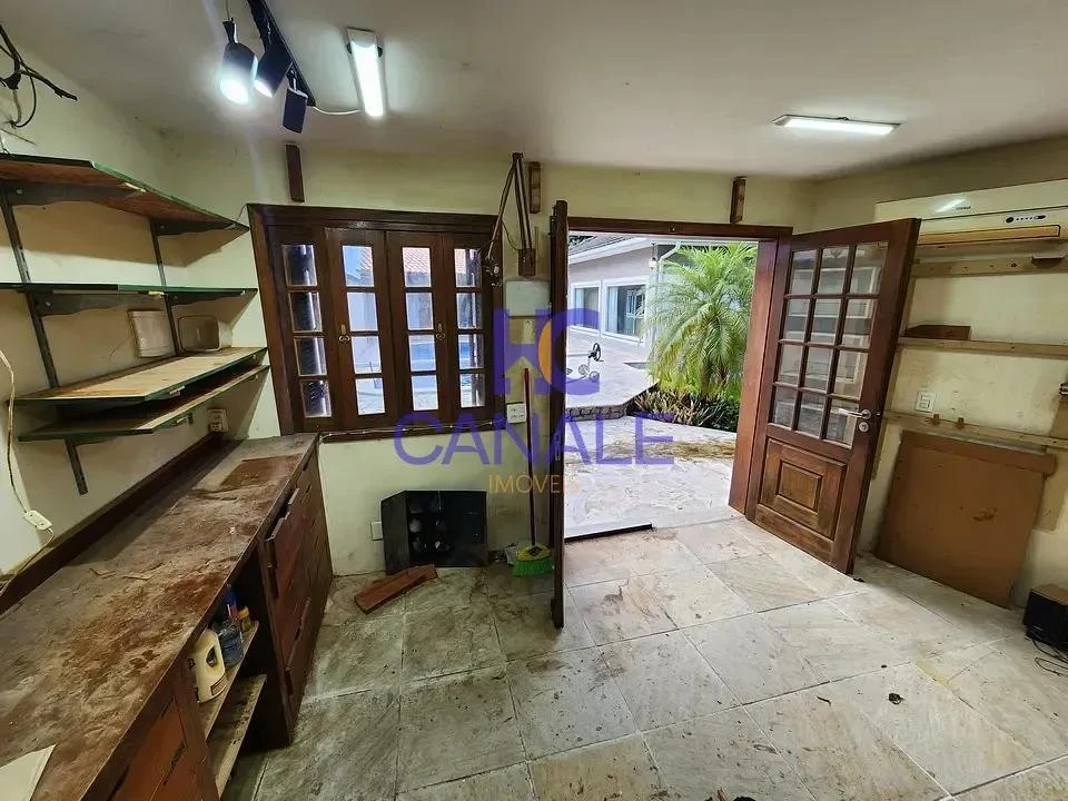 House with 5 bedrooms and mountain-view windows — photo 30