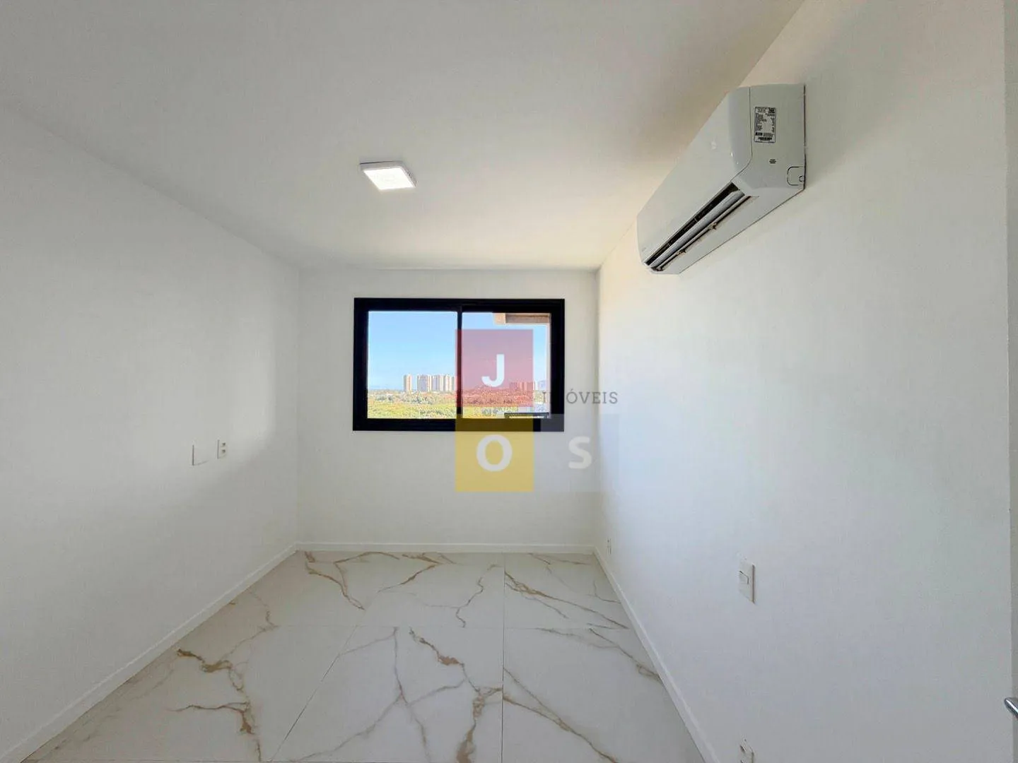 80 m² apartment with 2 bedrooms and a glass balcony — photo 16