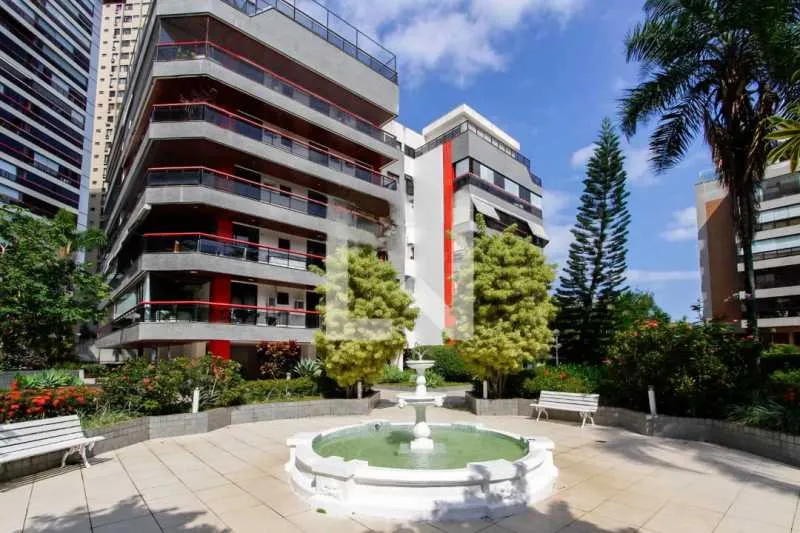 Apartamento mobiliado com 4 quartos e 5 banheiros — photo 5