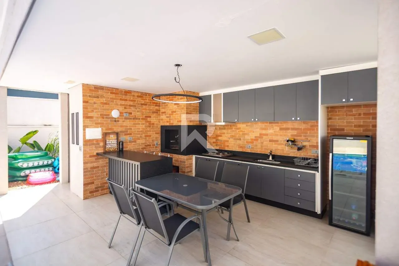 House with 4 en-suite bedrooms and private BBQ — photo 33
