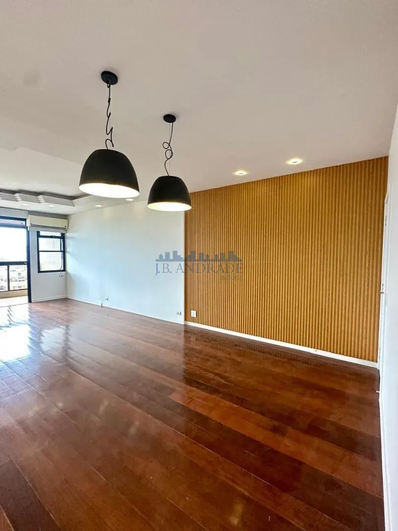 Glass-enclosed balcony in a 4-bedroom apartment, 197 m² — photo 5