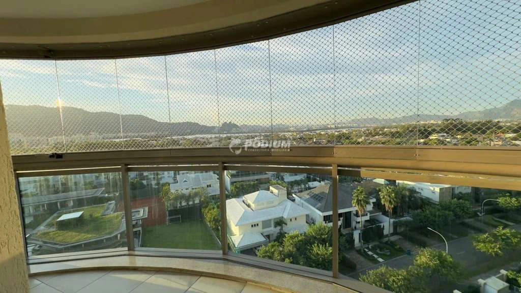 Apartment with 4 en-suite bedrooms and 260 m² plus balcony — photo 11