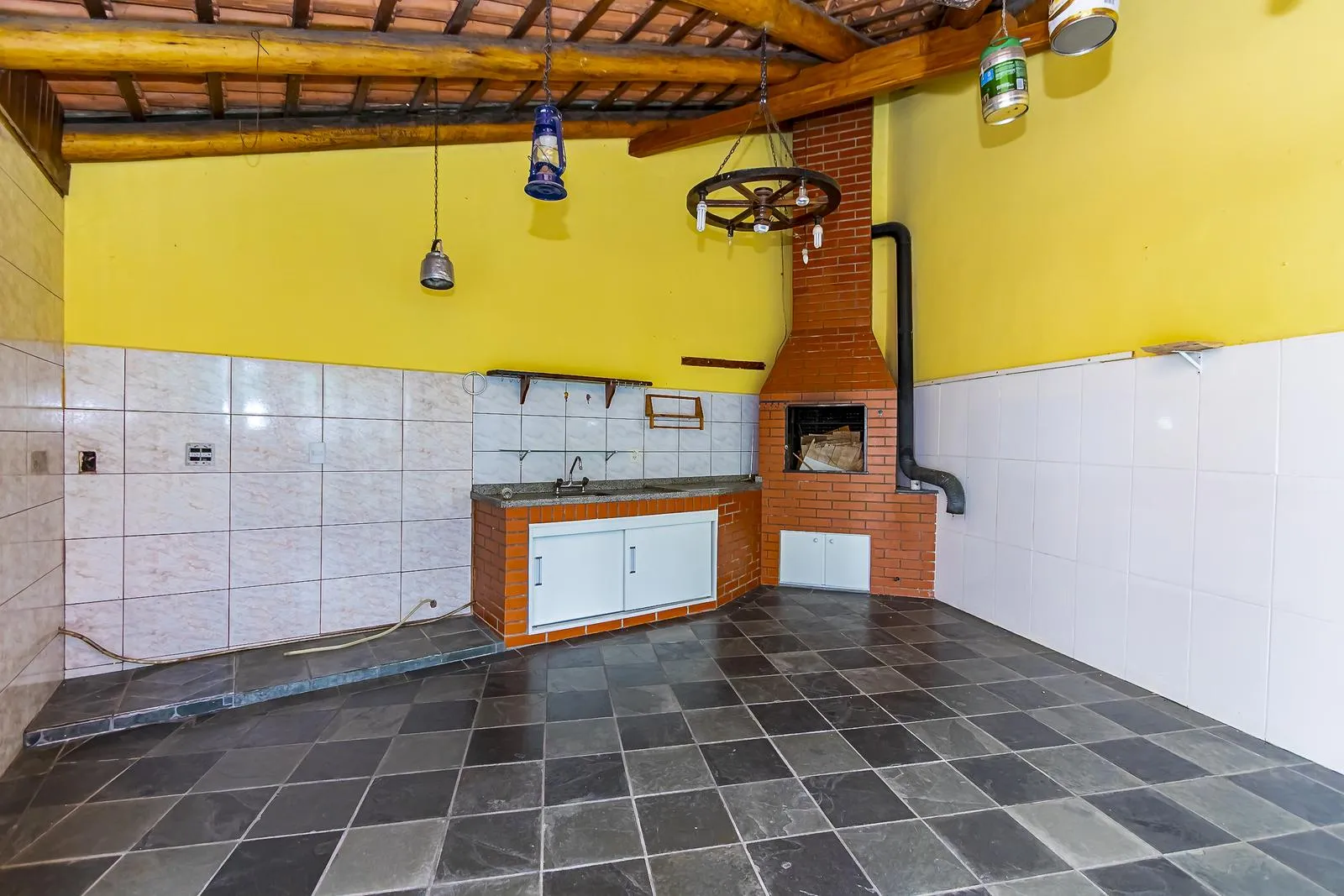 3-bedroom house with a separate kitchen and gas stove — photo 41