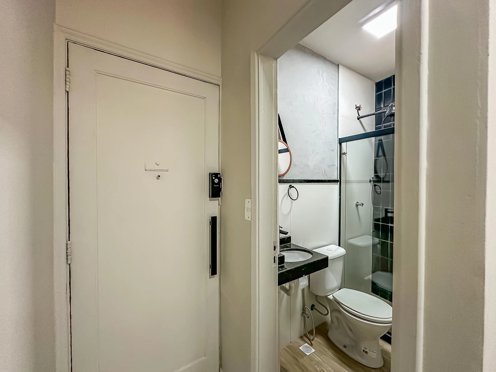 Furnished 1-bedroom apartment with no parking — photo 39