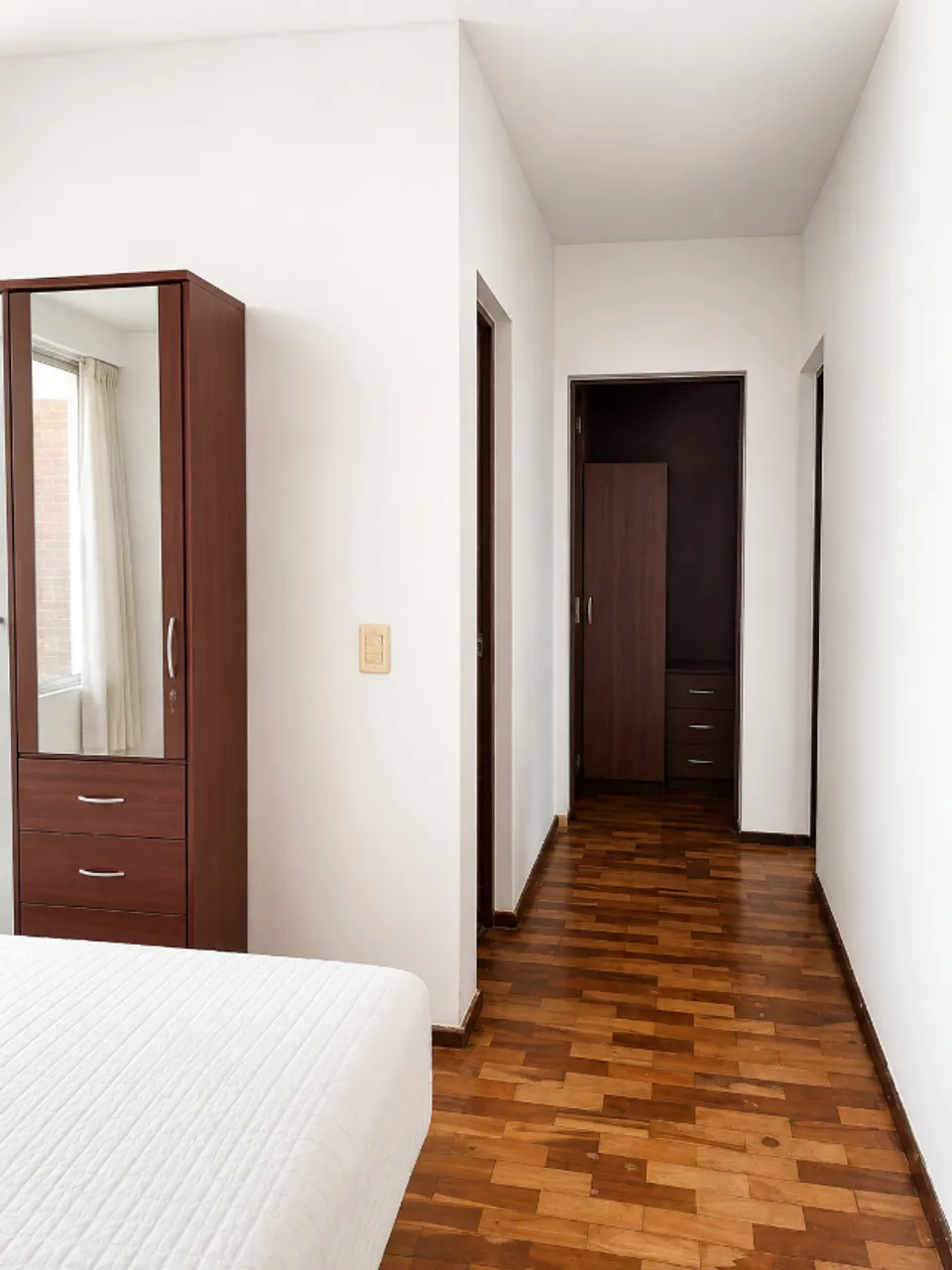 3-bedroom apartment with a closed kitchen and gas stove — photo 6