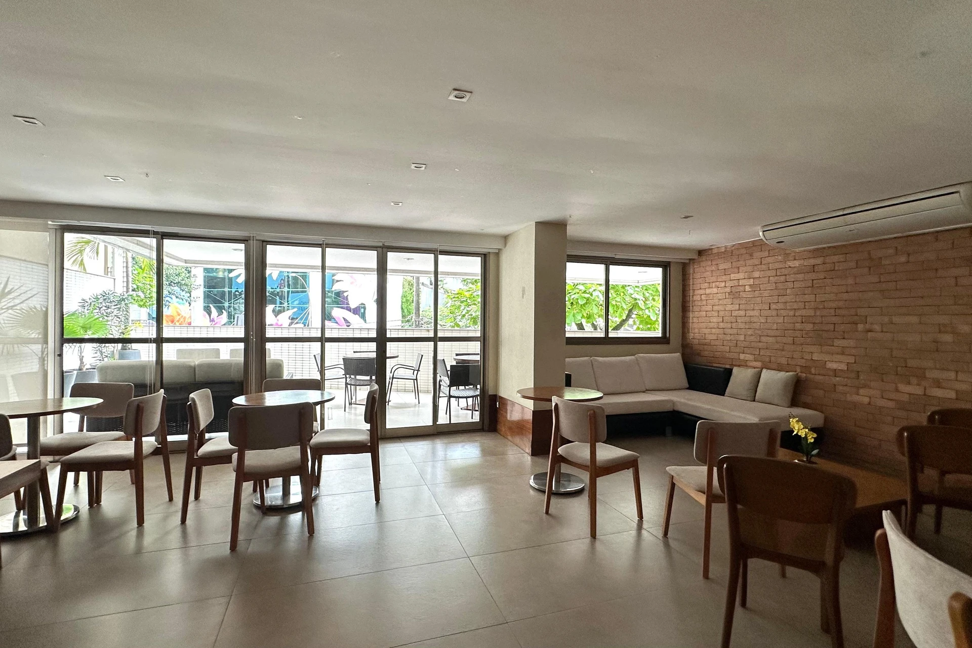 Apartamento mobiliado, 101 m², com janelas do piso ao teto — photo 36
