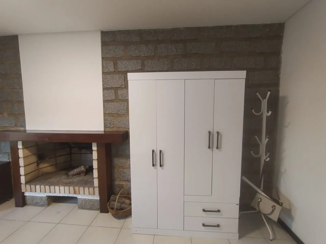 Furnished 25 m² studio with 1 bedroom and a home office — photo 3
