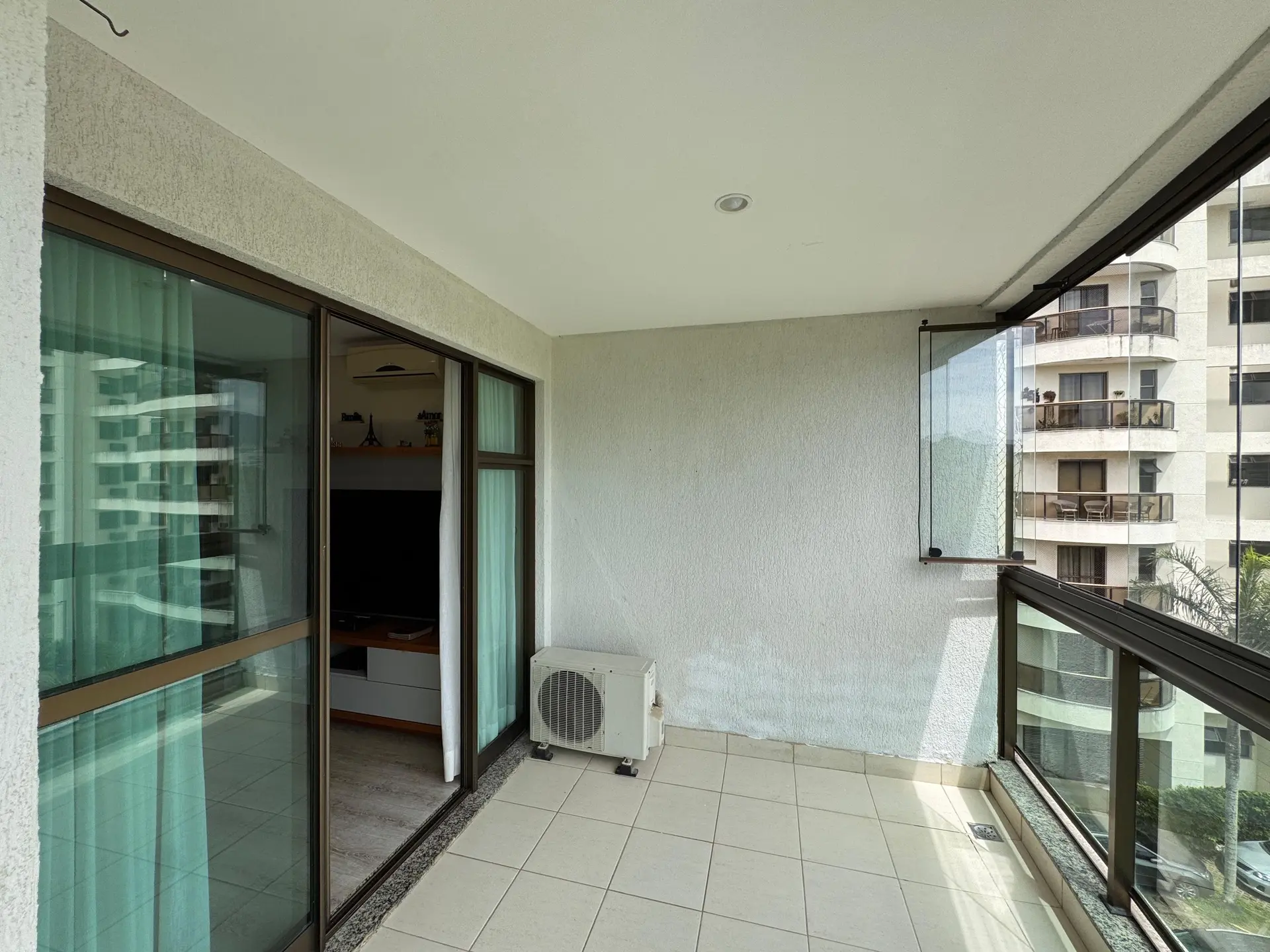 Glass-enclosed balcony in a 3-bedroom apartment, 96 m² — photo 32