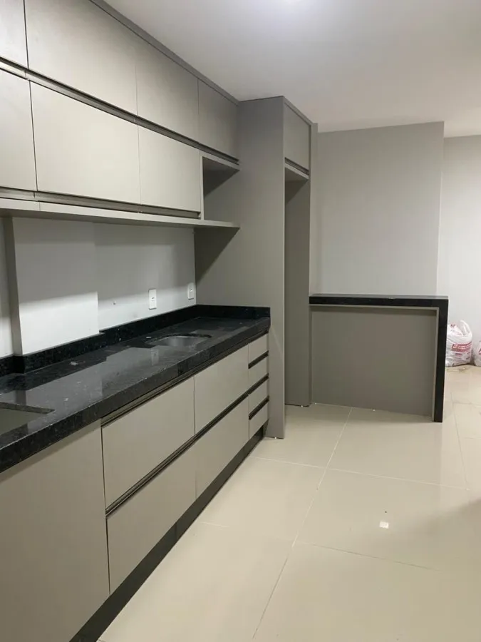 Apartamento térreo com 4 dormitórios e 3 suítes