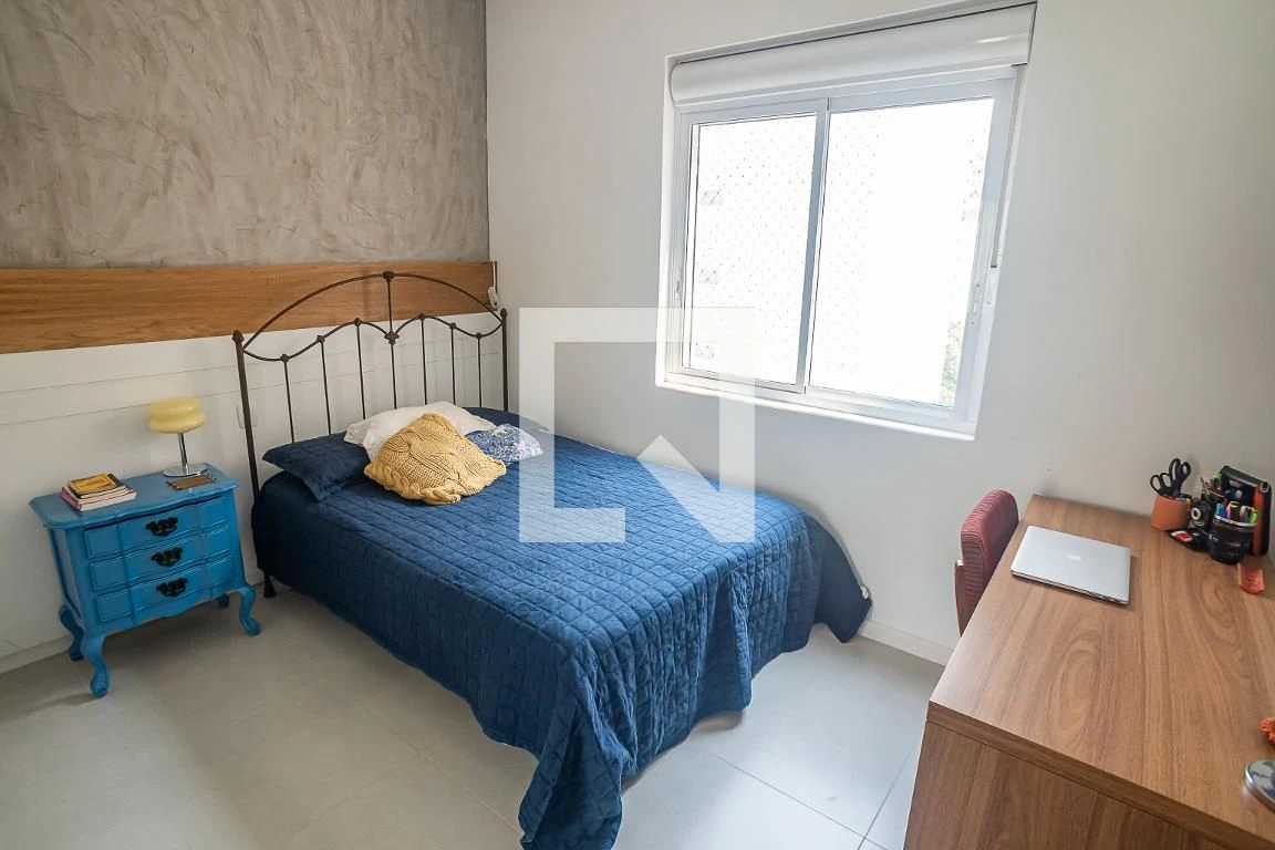 Furnished 2-bedroom apartment with en-suite bathrooms and open kitchen — photo 9