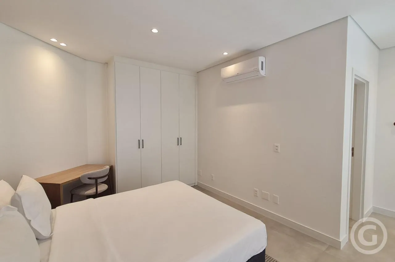 Furnished apartment with 1 en-suite bedroom and 2 baths — photo 6