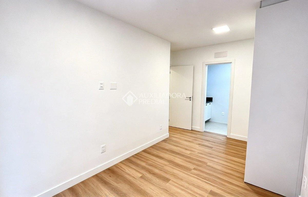 Apartment, 92 m², with floor-to-ceiling windows — photo 13