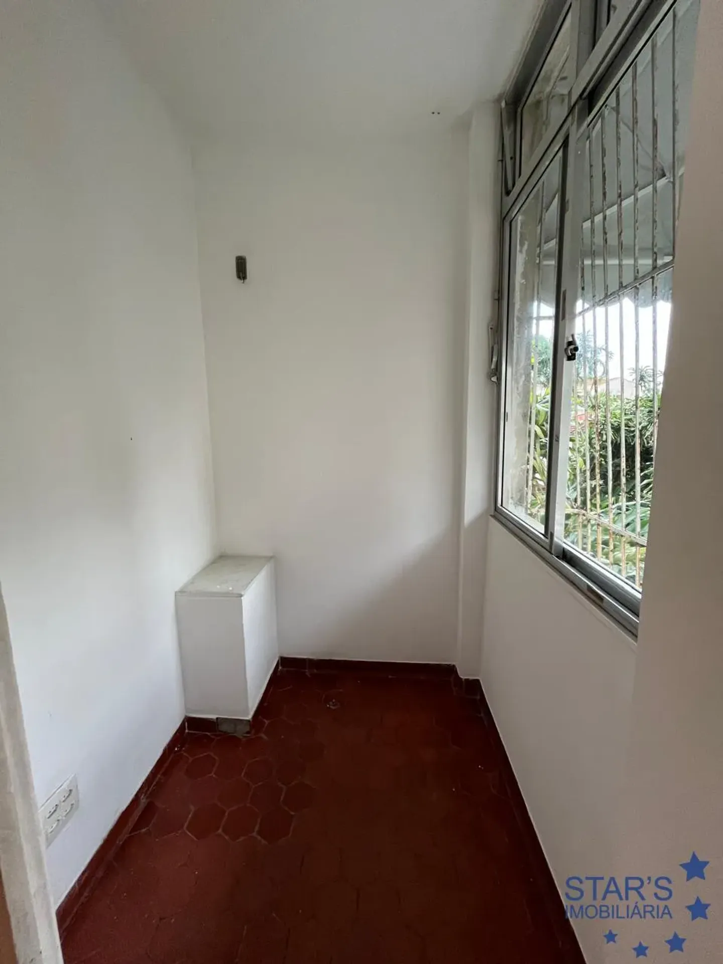 Apartment on the 4th floor with wood or laminate floors — photo 6