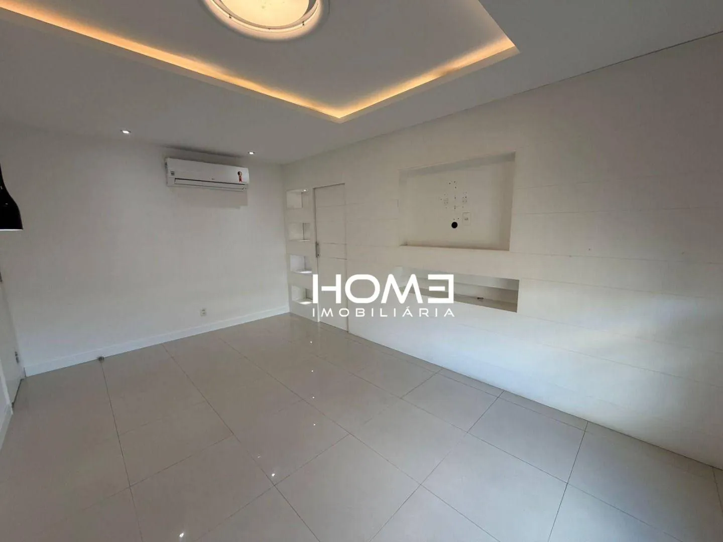 Furnished apartment, 365 m², with floor-to-ceiling windows — photo 8
