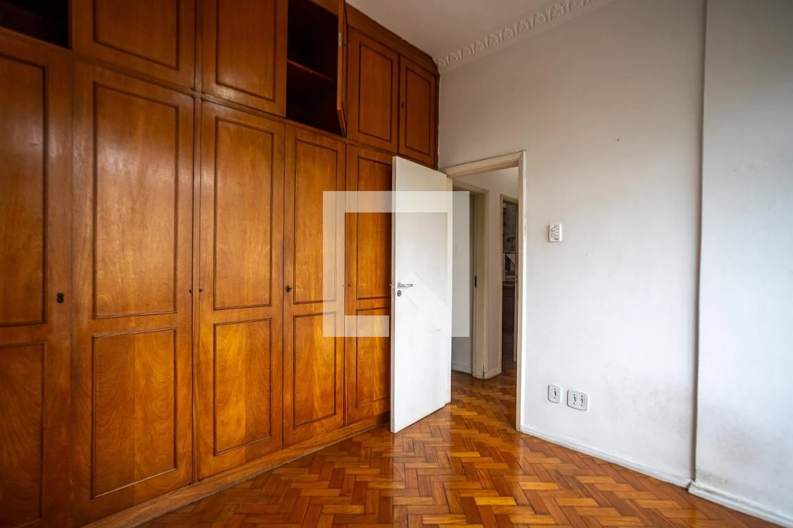 Wood or laminate floors in a 3-bedroom apartment, 85 m² — photo 18