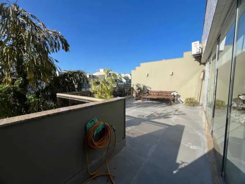 Furnished apartment with 3 bedrooms and 5 bathrooms — photo 29