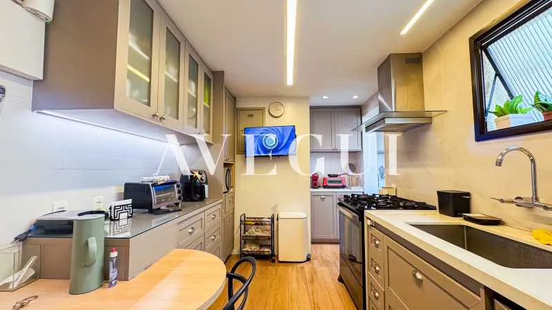Apartment with a closed kitchen and 4 bedrooms — photo 24