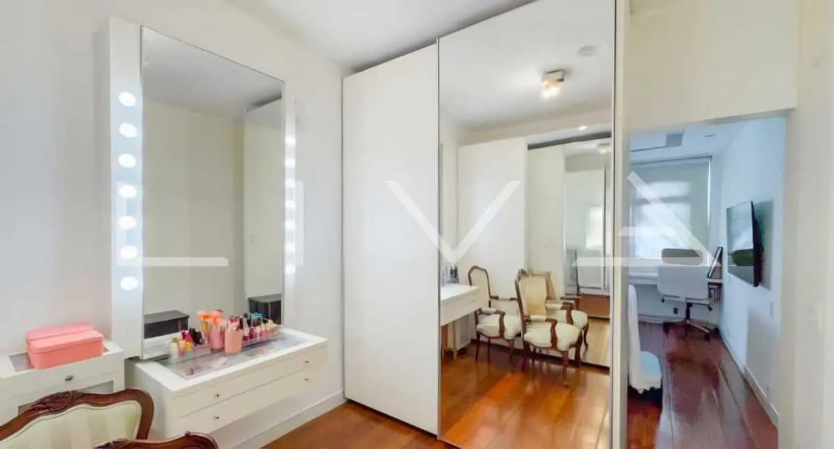 4-bedroom apartment with a grill on the balcony — photo 13