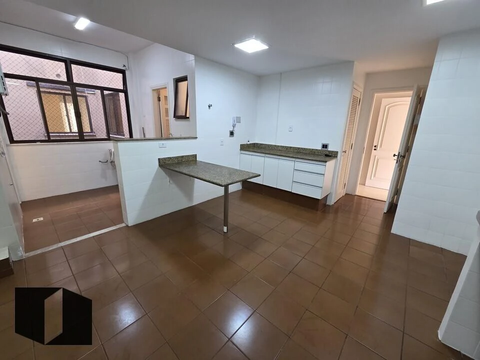 250 m² apartment with 4 bedrooms and 2 parking spaces — photo 13