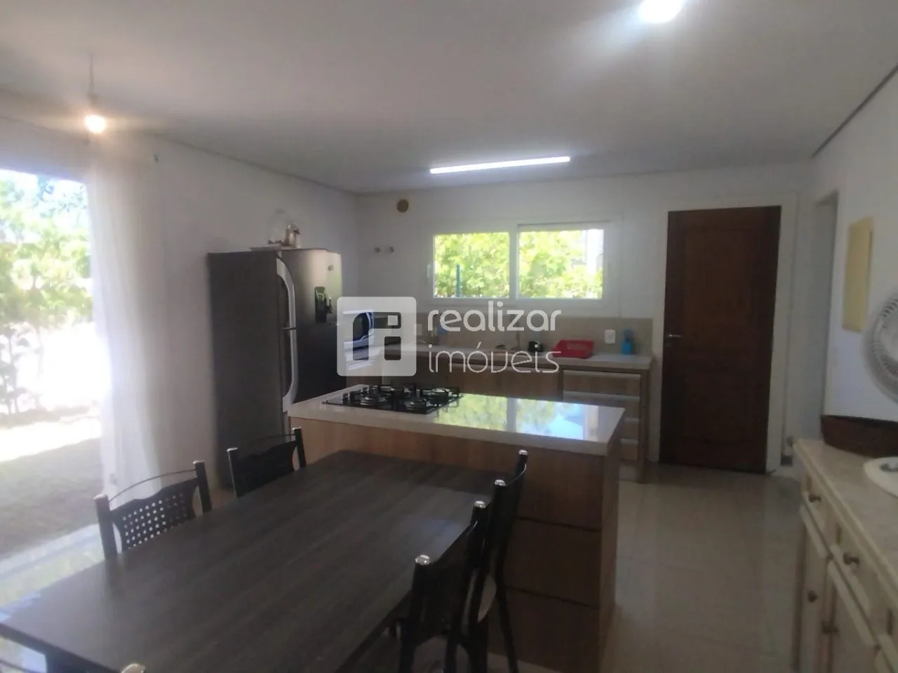 Furnished house with 4 bedrooms and 190 m² plus a garden — photo 2