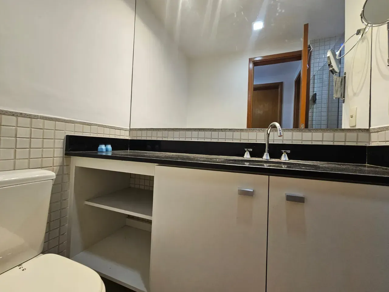 Apartment with separate gas kitchen and 4 bathrooms — photo 9
