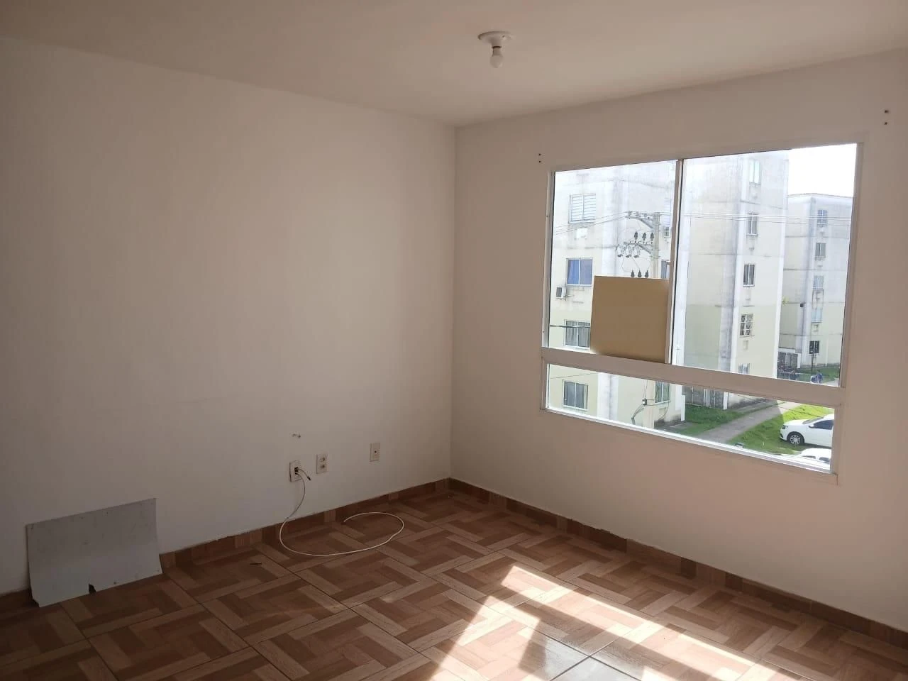 Apartamento sem mobília com box de vidro no banheiro — photo 8