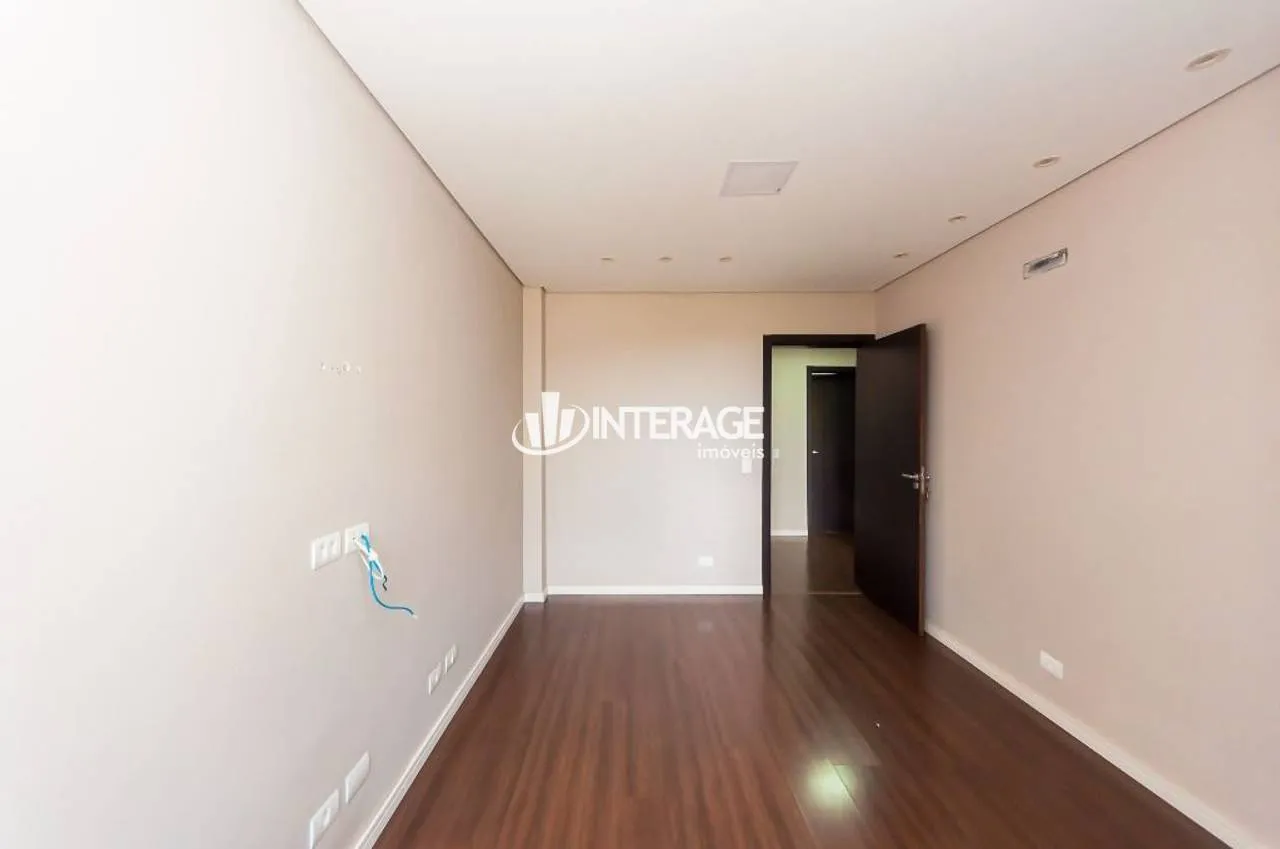 3-bedroom house with a washing machine in Curitiba — photo 46