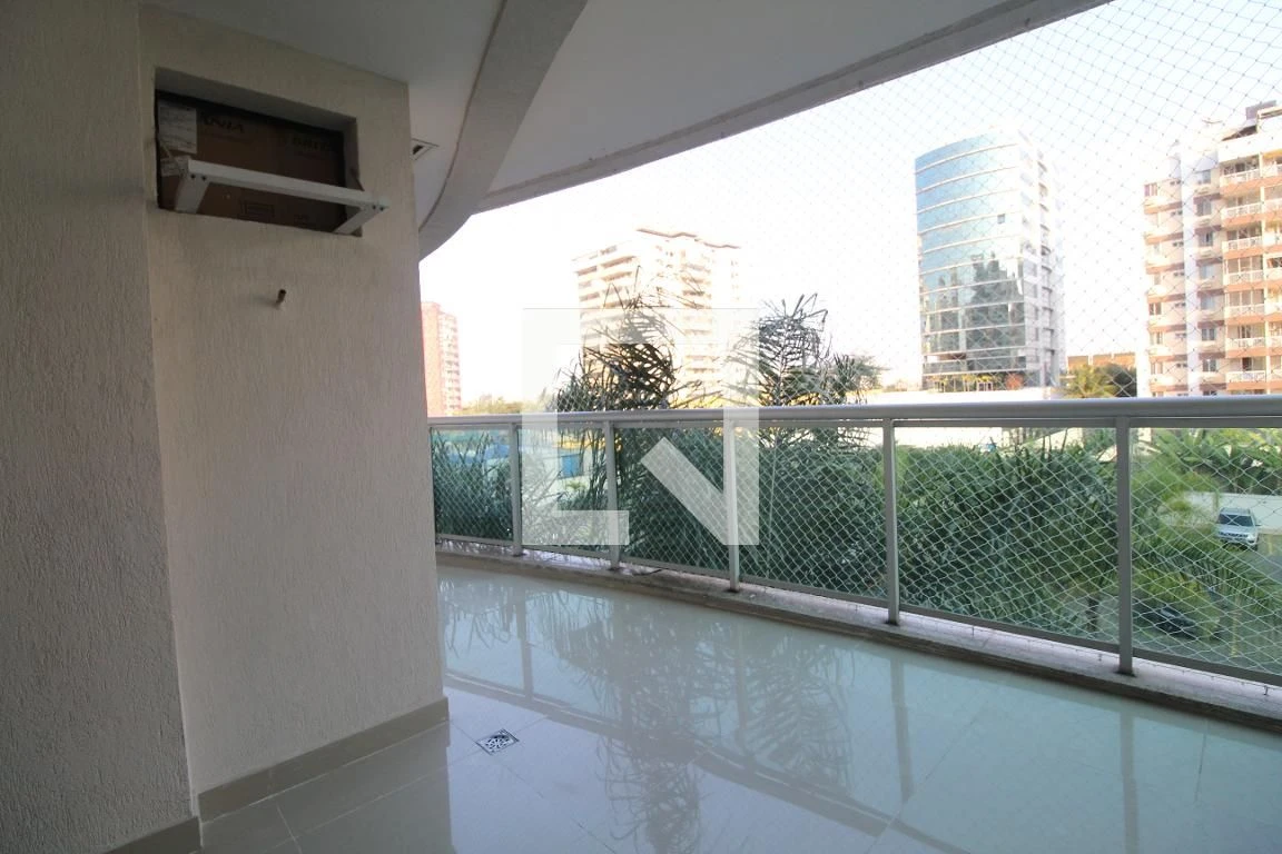 Unfurnished 3-bedroom apartment with a balcony