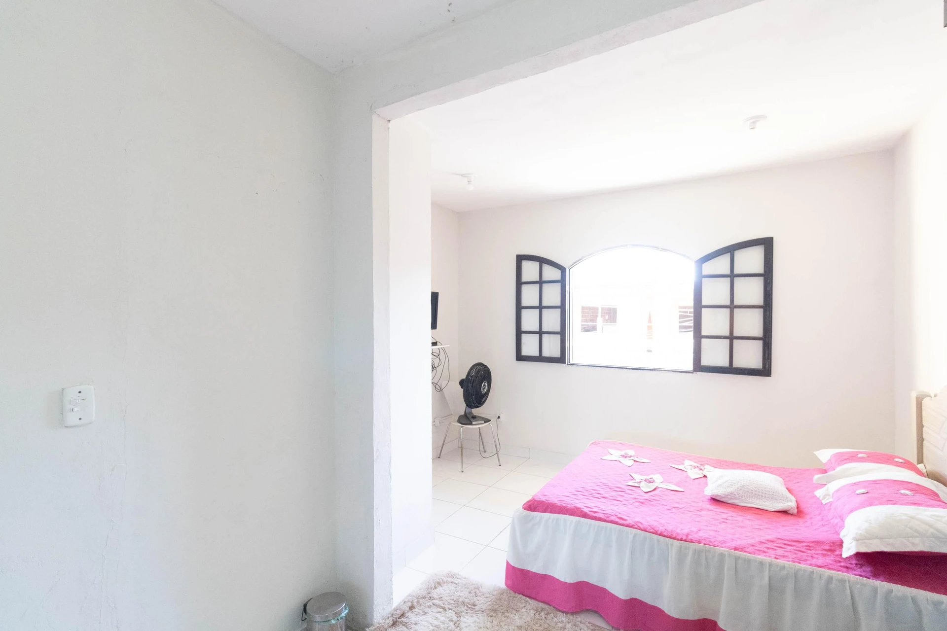 Casa mobiliada com 3 quartos e cozinha com fogão a gás — photo 29