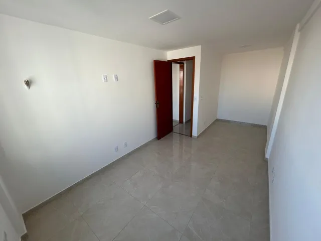 Unfurnished 1-bedroom apartment with open-plan kitchen — photo 13