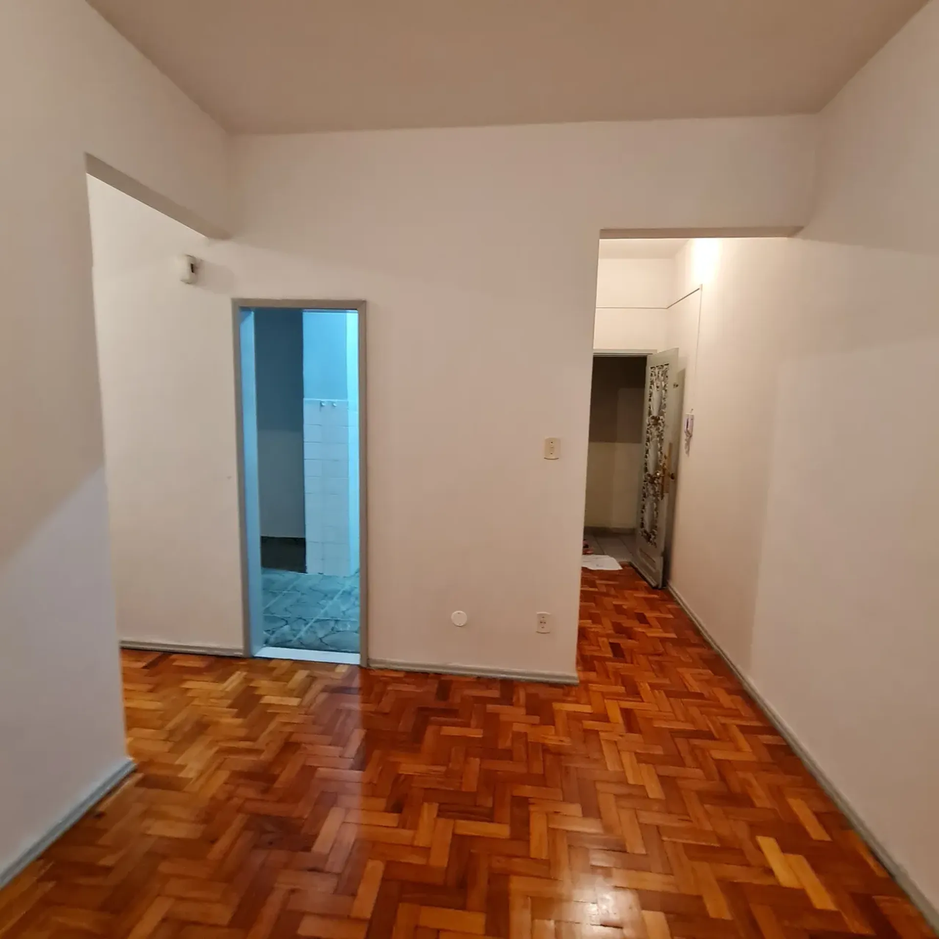 Apartment on the 9th floor with wood or laminate floors — photo 18