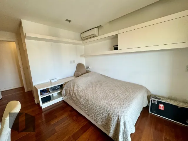 Furnished penthouse apartment with 5 bedrooms and 5 baths — photo 28