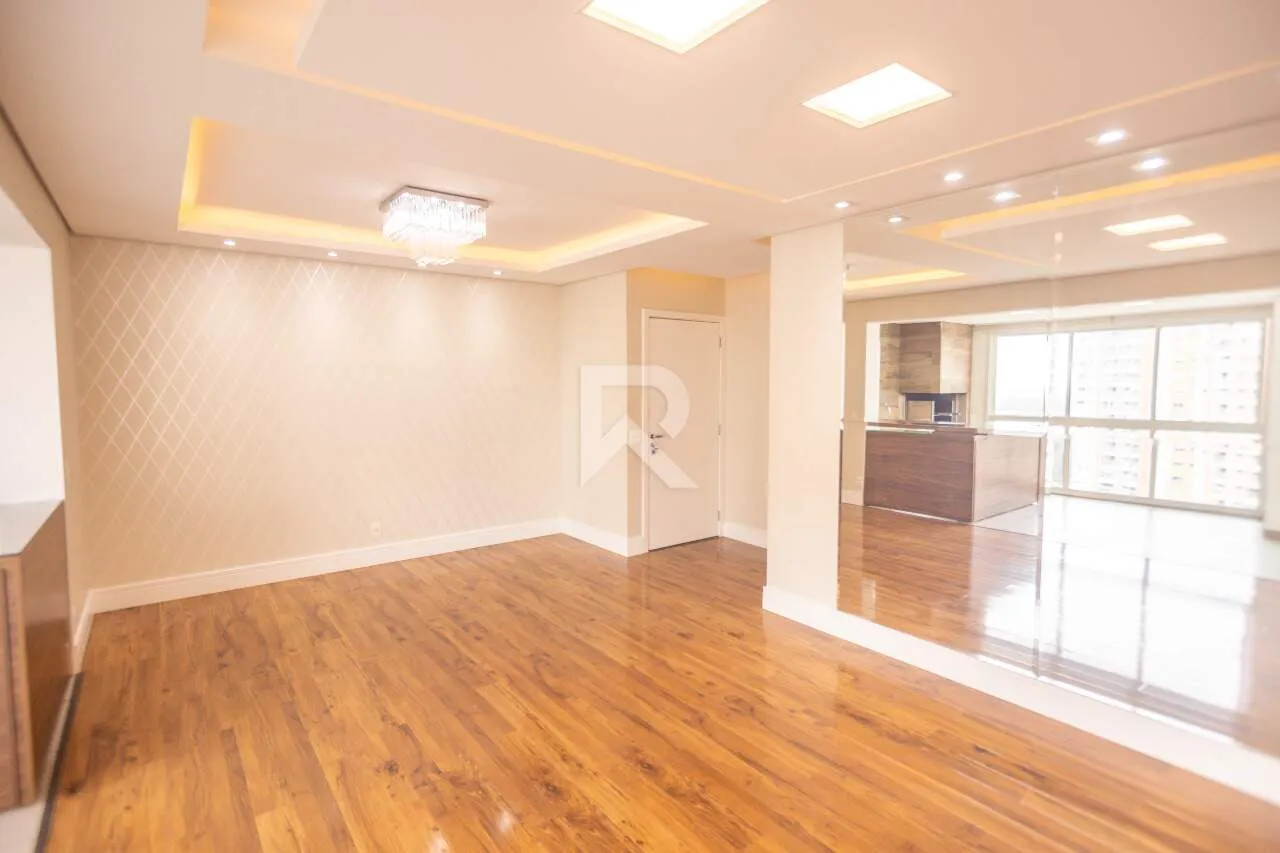Apartment with open-plan kitchen and 4 bedrooms — photo 3