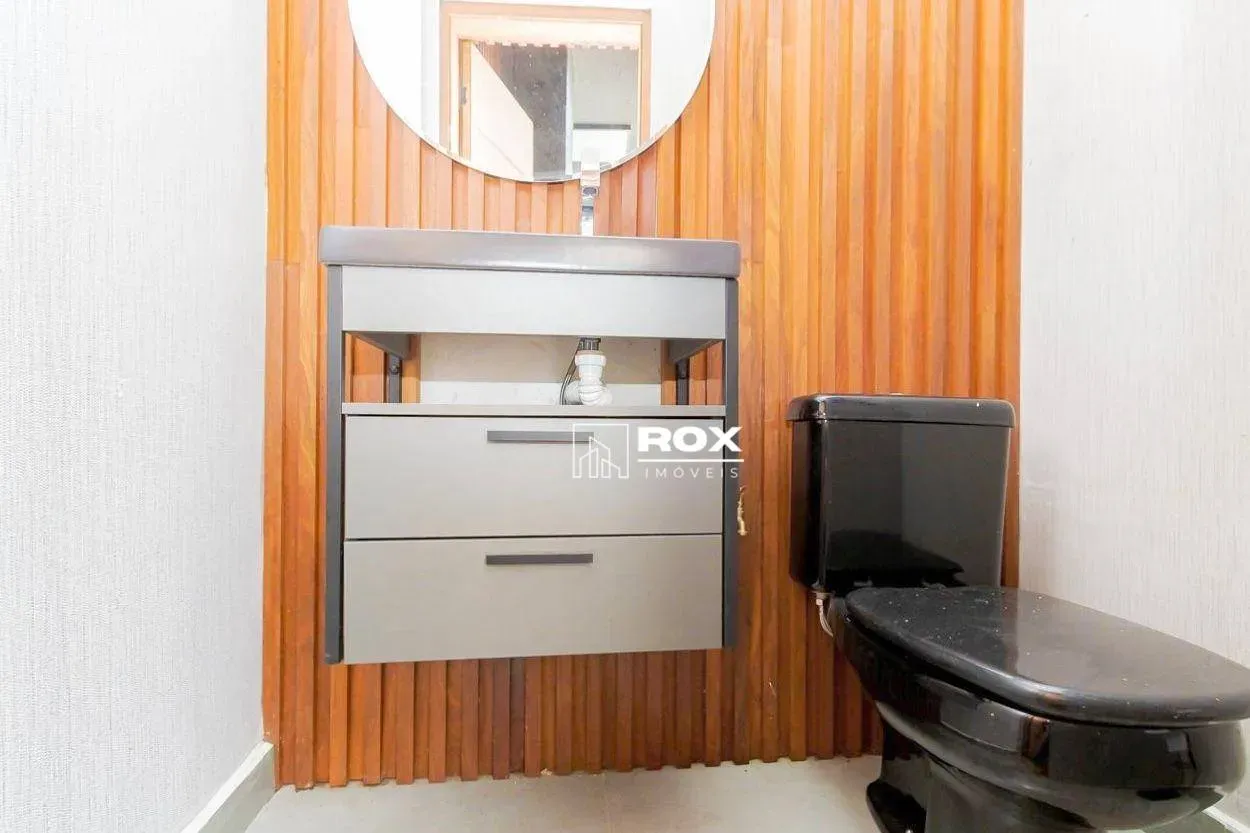 Furnished house with 4 en-suite bedrooms and 266 m² — photo 17