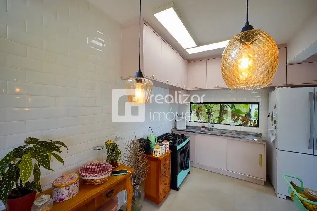 Furnished 100 m² house with 2 en-suites and private garden
