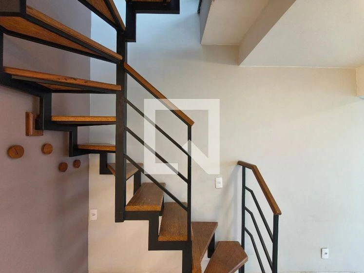 3-bedroom apartment with a glass-enclosed balcony — photo 44